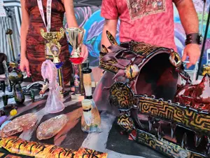 Drakkan is one of the greatest glass artists you will ever see!